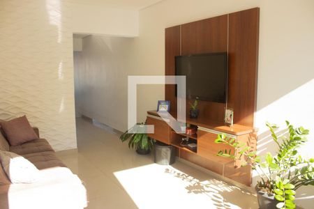 Sala de casa à venda com 3 quartos, 150m² em Arvoredo Ii, Contagem