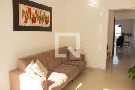 Sala de casa à venda com 3 quartos, 150m² em Arvoredo Ii, Contagem