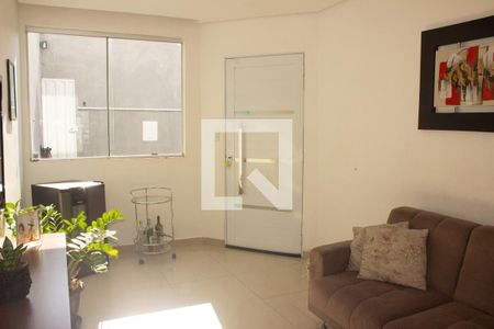 Sala de casa à venda com 3 quartos, 150m² em Arvoredo Ii, Contagem