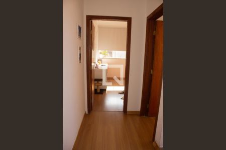 Corredor de casa à venda com 3 quartos, 150m² em Arvoredo Ii, Contagem