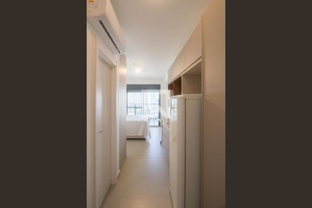 Cozinha de kitnet/studio para alugar com 1 quarto, 28m² em Jardim das Acacias, São Paulo