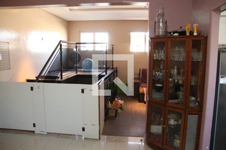 Sala de casa à venda com 3 quartos, 250m² em Jardim Riacho das Pedras, Contagem