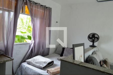 Sala/Quarto de apartamento para alugar com 1 quarto, 24m² em Curicica, Rio de Janeiro