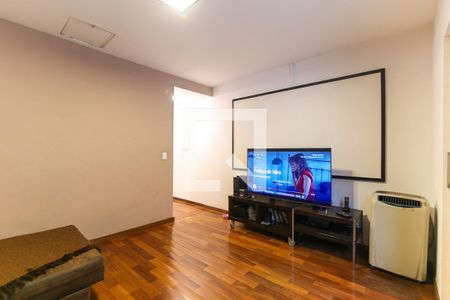 Sala de TV de casa à venda com 3 quartos, 250m² em Vila Progredior, São Paulo