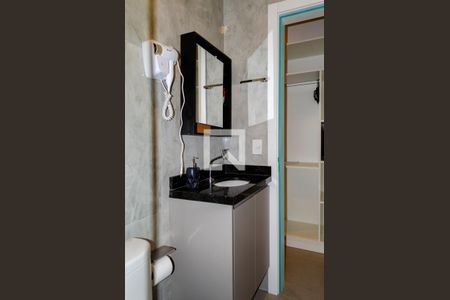 Banheiro de apartamento para alugar com 1 quarto, 30m² em Campeche, Florianópolis
