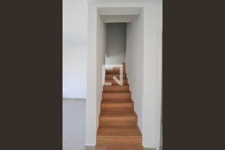 Escada de casa de condomínio para alugar com 3 quartos, 81m² em Jardim Santa Genebra Ii (barão Geraldo), Campinas