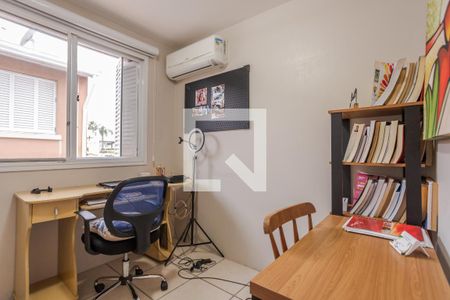 Quarto 2 de casa à venda com 3 quartos, 80m² em Jardim Itu, Porto Alegre