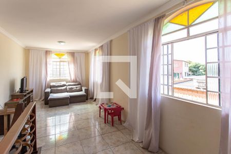 Sala de casa para alugar com 3 quartos, 428m² em Tupi, Belo Horizonte