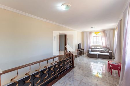 Sala de casa para alugar com 3 quartos, 428m² em Tupi, Belo Horizonte