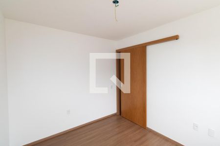 Quarto 1 de apartamento para alugar com 2 quartos, 40m² em Inhoaíba, Rio de Janeiro