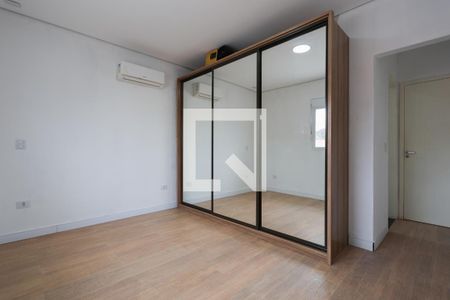 Suite de casa para alugar com 3 quartos, 165m² em Vila Romero, São Paulo