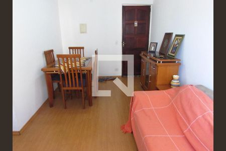 Sala de apartamento para alugar com 2 quartos, 52m² em Parque Pinheiros, Taboão da Serra