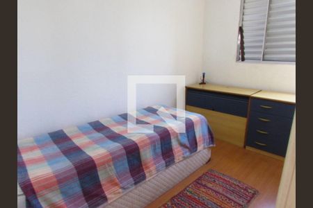 Quarto 1 de apartamento para alugar com 2 quartos, 52m² em Parque Pinheiros, Taboão da Serra