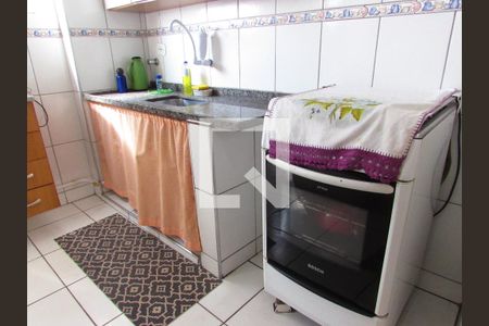 Cozinha de apartamento à venda com 2 quartos, 52m² em Parque Pinheiros, Taboão da Serra