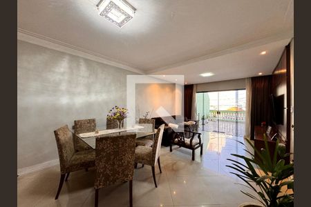 Sala de casa à venda com 4 quartos, 235m² em Utinga, Santo André