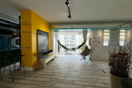 Sala de apartamento à venda com 1 quarto, 52m² em Sítio Tamboré Alphaville, Barueri