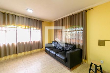Sala de casa para alugar com 3 quartos, 240m² em Glória, Belo Horizonte