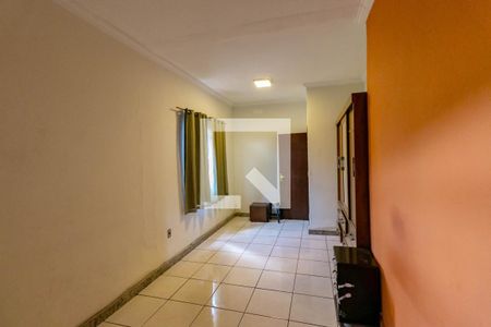 Quarto 1 de casa para alugar com 3 quartos, 240m² em Glória, Belo Horizonte