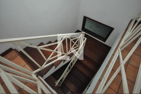 Escada de casa para alugar com 3 quartos, 350m² em Parque Monte Alegre, Taboão da Serra