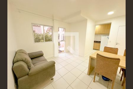 Sala de TV de apartamento para alugar com 2 quartos, 75m² em Canasvieiras, Florianópolis