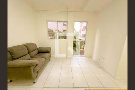 Sala de TV de apartamento para alugar com 2 quartos, 75m² em Canasvieiras, Florianópolis