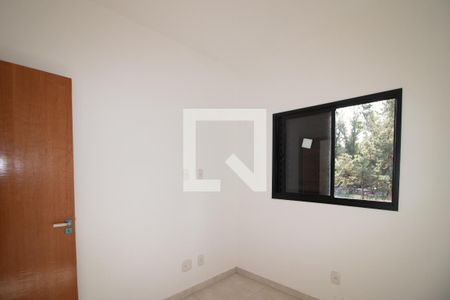 Quarto 2 de apartamento para alugar com 2 quartos, 45m² em Vila Nilo, São Paulo