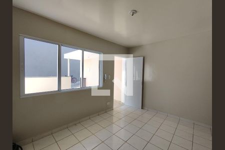 Sala de casa para alugar com 2 quartos, 65m² em Vila Romanópolis, Ferraz de Vasconcelos