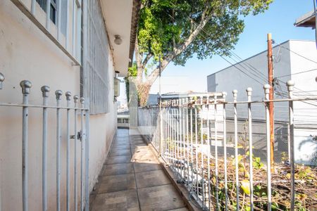 Casa à venda com 280m², 5 quartos e 3 vagas Casa à venda com 280m², 5 quartos e 3 vagasVaranda