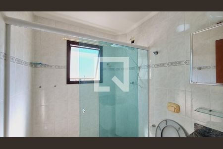 Banheiro de apartamento para alugar com 1 quarto, 38m² em Vila Tupi, Praia Grande