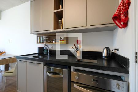 Cozinha de kitnet/studio para alugar com 1 quarto, 31m² em Jardim das Bandeiras, São Paulo