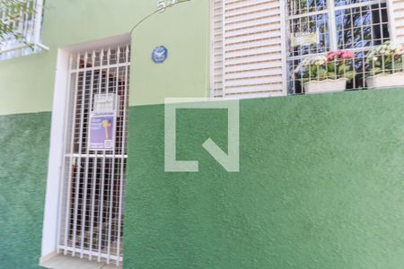 Casa à venda com 110m², 3 quartos e 1 vaga Casa à venda com 110m², 3 quartos e 1 vagaFachada