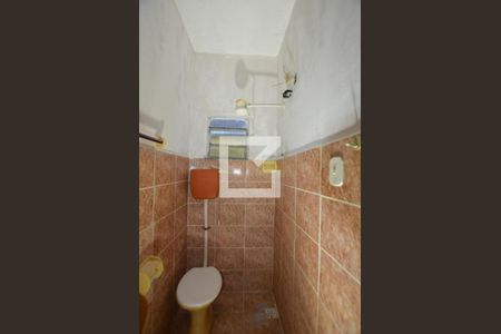 Banheiro de kitnet/studio para alugar com 1 quarto, 30m² em Irajá, Rio de Janeiro
