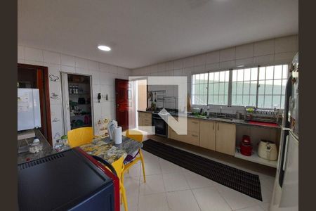 Casa à venda com 3 quartos, 226m² em Jardim Peri Peri, São Paulo