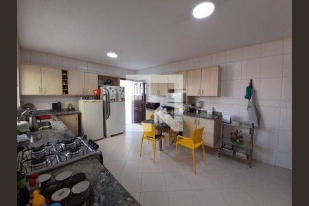 Casa à venda com 3 quartos, 226m² em Jardim Peri Peri, São Paulo