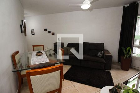 Sala de apartamento à venda com 3 quartos, 80m² em Nonoai, Porto Alegre