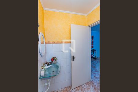 Lavabo de casa para alugar com 3 quartos, 275m² em Jardim Regina, São Paulo
