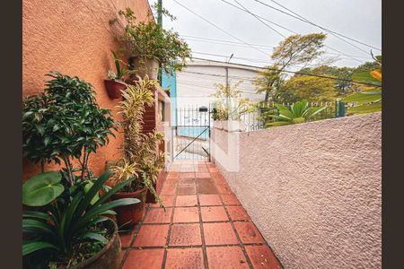 Área Externa de casa à venda com 4 quartos, 250m² em Vila Gomes, São Paulo