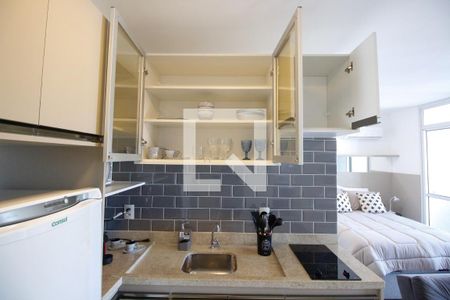 Sala / Cozinha de apartamento para alugar com 1 quarto, 35m² em Real Parque, São Paulo