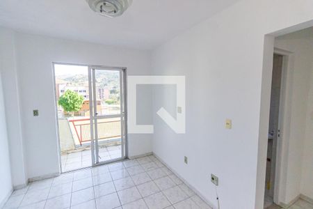 Sala de apartamento para alugar com 2 quartos, 55m² em Jardim Sulacap, Rio de Janeiro