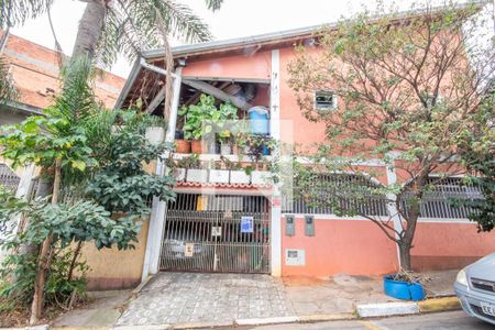 Casa à venda com 450m², 5 quartos e 3 vagas Casa à venda com 450m², 5 quartos e 3 vagasFachada