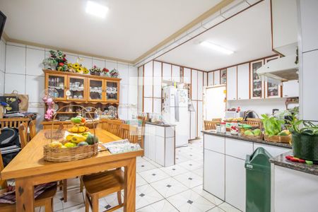 Casa à venda com 450m², 5 quartos e 3 vagas Casa à venda com 450m², 5 quartos e 3 vagasCopa e Cozinha