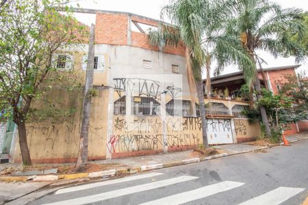 Casa à venda com 450m², 5 quartos e 3 vagas Casa à venda com 450m², 5 quartos e 3 vagasFachada