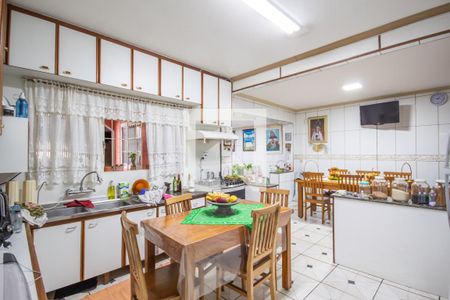 Casa à venda com 450m², 5 quartos e 3 vagas Casa à venda com 450m², 5 quartos e 3 vagasCopa e Cozinha