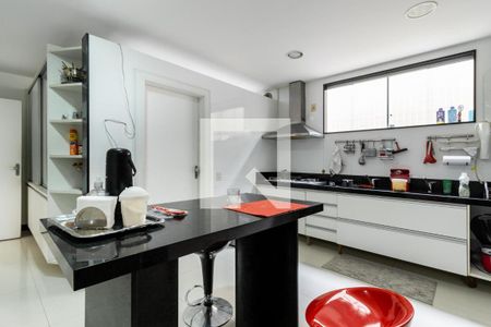 Casa à venda com 5 quartos, 700m² em Barra da Tijuca, Rio de Janeiro