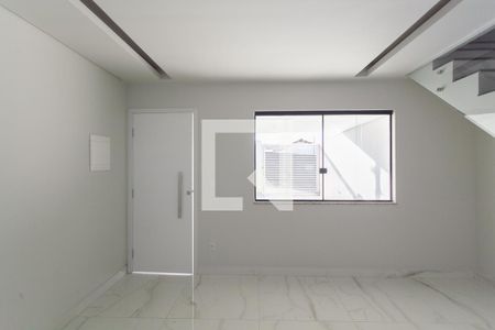 Sala de casa à venda com 3 quartos, 162m² em Floramar, Belo Horizonte