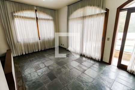 Casa à venda com 332m², 4 quartos e 7 vagasSala 1