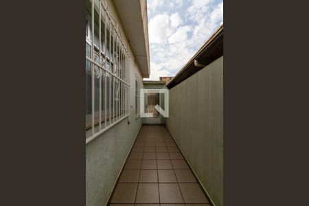 Casa à venda com 175m², 3 quartos e 3 vagas Casa à venda com 175m², 3 quartos e 3 vagasCorredor Lateral