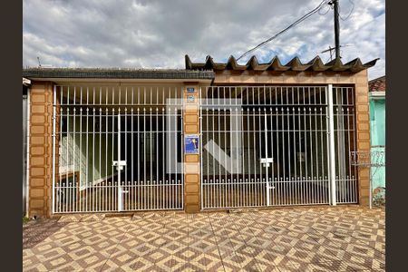 Casa à venda com 175m², 3 quartos e 3 vagas Casa à venda com 175m², 3 quartos e 3 vagasFachada