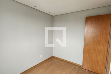 Quarto 2 de apartamento para alugar com 2 quartos, 39m² em Parque Santa Rosa, Suzano