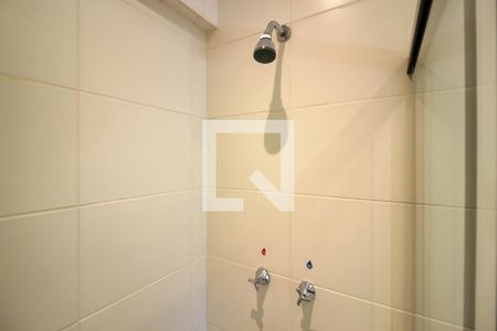 Banheiro de kitnet/studio para alugar com 1 quarto, 26m² em Sumarezinho, São Paulo